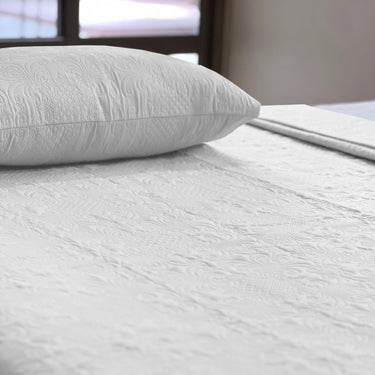 Sensation Ultrasonic Quilted  Bed Cover set (White)