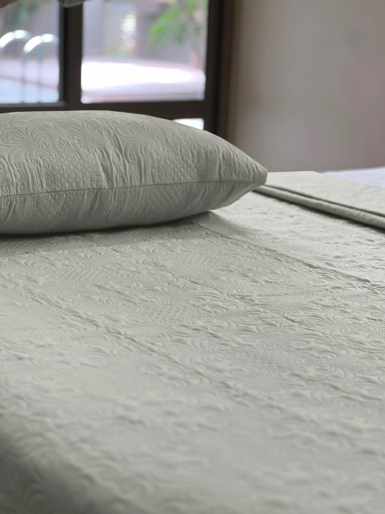 Sensation Ultrasonic Quilted  Bed Cover set (Cream)